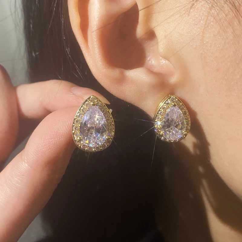 UILZ Luxury Water Drop Cubic Zirconia Stud Earrings Shiny Crystal Earring For Women Girls Exquisite Party Wedding Jewelry
UILZ Luxury Water Drop Cubic Zirconia Stud Earrings Shiny Crystal Earring For Women Girls Exquisite Party Wedding Jewelry