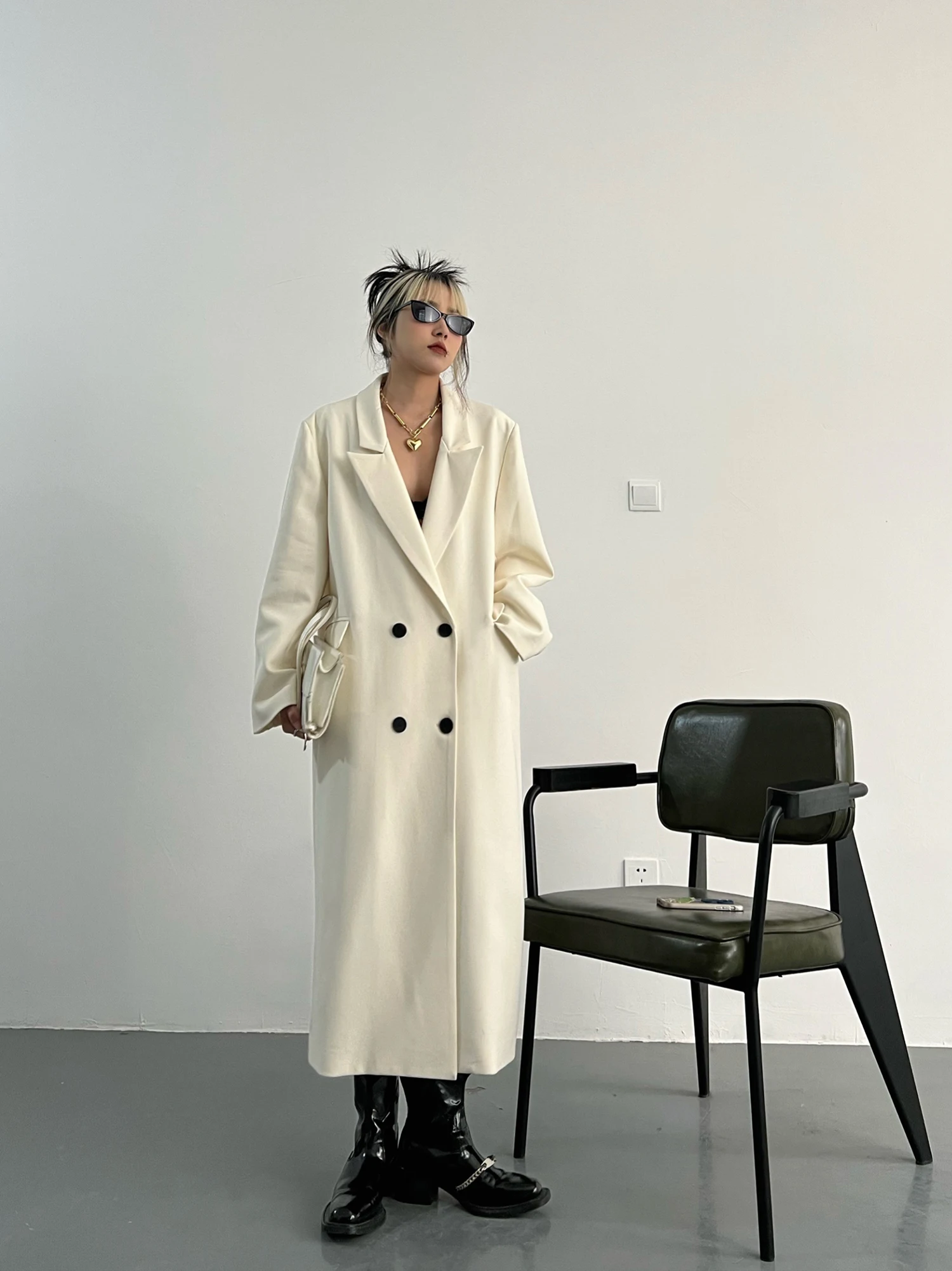 Women Korean design Long Trench Outerwear Office Lady Lapal collar classic loose overcoats wholesale
Women Korean design Long Trench Outerwear Office Lady Lapal collar classic loose overcoats wholesale