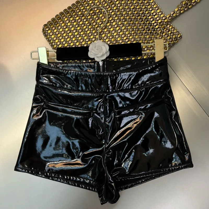 BORVEMAYS 2023 Winter New Fashion Trend Black PU Leather Thickening High Waist Solid Color Loose Shorts Women WX267
BORVEMAYS 2023 Winter New Fashion Trend Black PU Leather Thickening High Waist Solid Color Loose Shorts Women WX267