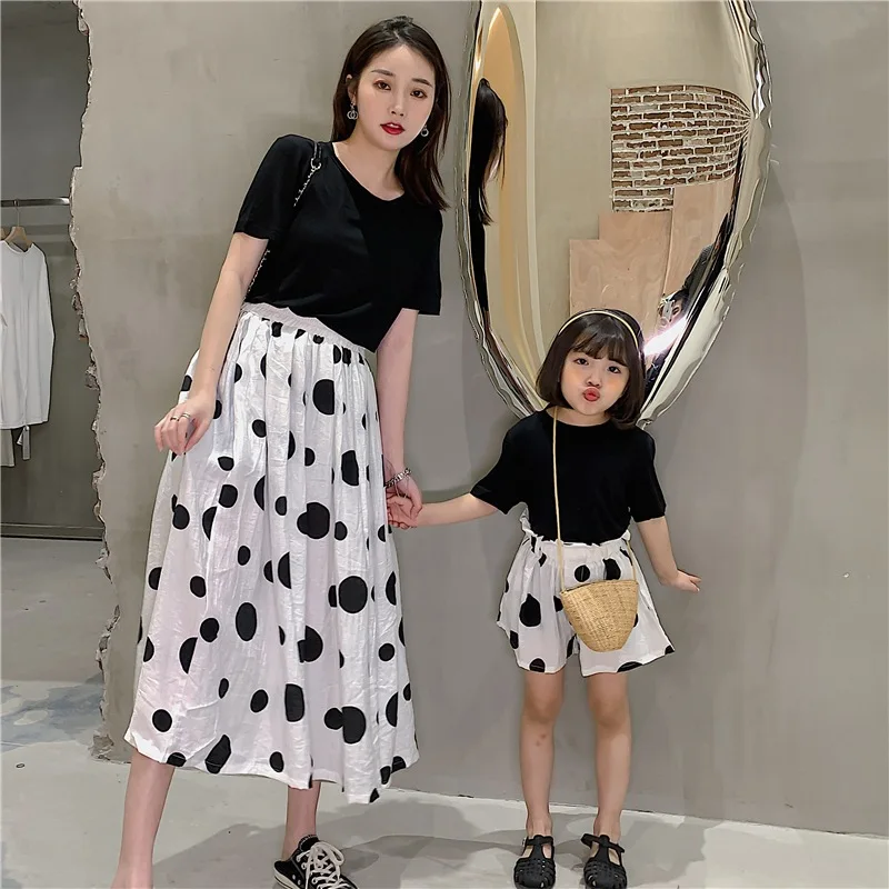 Parent-child Children's Korean Shorts Western-style Children's Suits Western-style Ins Fried Street Mother and Daughter Skirts
Parent-child Children's Korean Shorts Western-style Children's Suits Western-style Ins Fried Street Mother and Daughter Skirts