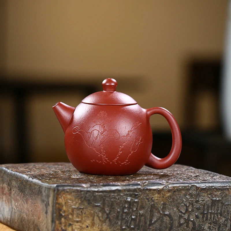 Yixing purple clay pot household teapot raw ore purple clay kung fu tea set handmade teapot gift
Yixing purple clay pot household teapot raw ore purple clay kung fu tea set handmade teapot gift