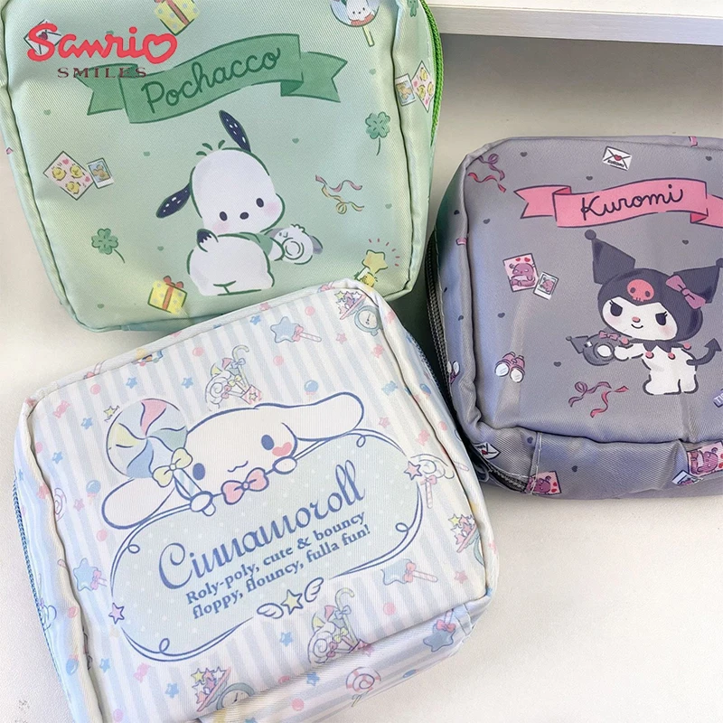 Kawaii Sanrios серия косметичка аниме мультфильм Cinnamoroll Kuromi почтовый ученик Милая большая Портативная сумка для хранения
Kawaii Sanrios серия косметичка аниме мультфильм Cinnamoroll Kuromi почтовый ученик Милая большая Портативная сумка для хранения