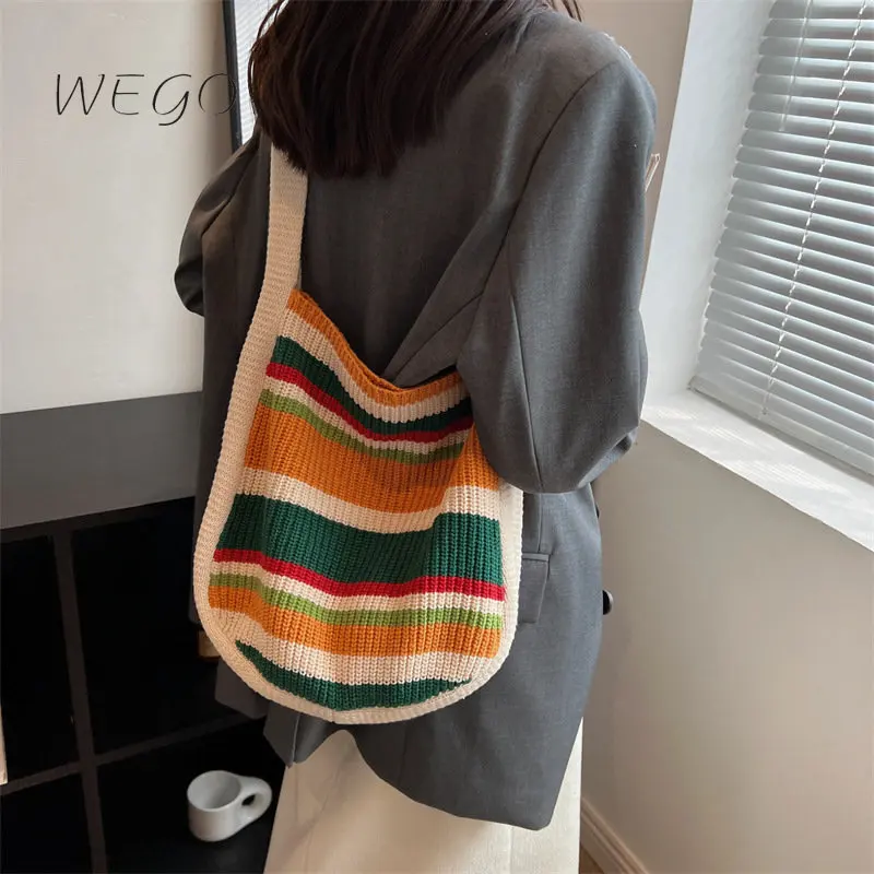 Korean Plaid Wool Handbag Color Woven Design Fashion Retro Knitted Shoulder Bag Simple Slung Large Capacity Tote Bag.
Korean Plaid Wool Handbag Color Woven Design Fashion Retro Knitted Shoulder Bag Simple Slung Large Capacity Tote Bag.