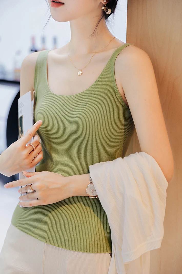 A Spring and summer camisole bottoming with sexy beautiful back all-match outside wear slim vest women
A Spring and summer camisole bottoming with sexy beautiful back all-match outside wear slim vest women