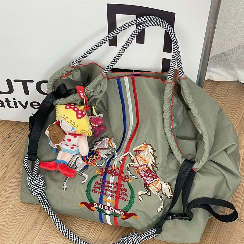 Fashion Women Niche Embroidery Fashion HandBag For Ladies Student 2023 New All Match Causal Printed Shoulder Stylish Casual Bag
Fashion Women Niche Embroidery Fashion HandBag For Ladies Student 2023 New All Match Causal Printed Shoulder Stylish Casual Bag