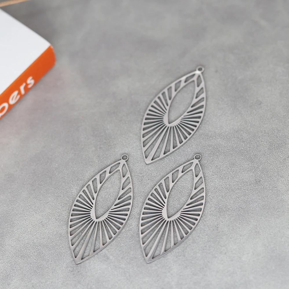 3pcs/Lot Stainless Steel Minimalist Geometric Oval Hollow Pendant Accessories Party Gift DIY For Jewelry Making
3pcs/Lot Stainless Steel Minimalist Geometric Oval Hollow Pendant Accessories Party Gift DIY For Jewelry Making