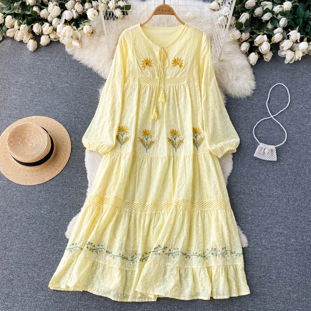 SuperAen 2022 Summer New Sweet Embroidery V Neck Loose Big Swing A-LINE Mid-Calf Casual Dress for Women
SuperAen 2022 Summer New Sweet Embroidery V Neck Loose Big Swing A-LINE Mid-Calf Casual Dress for Women