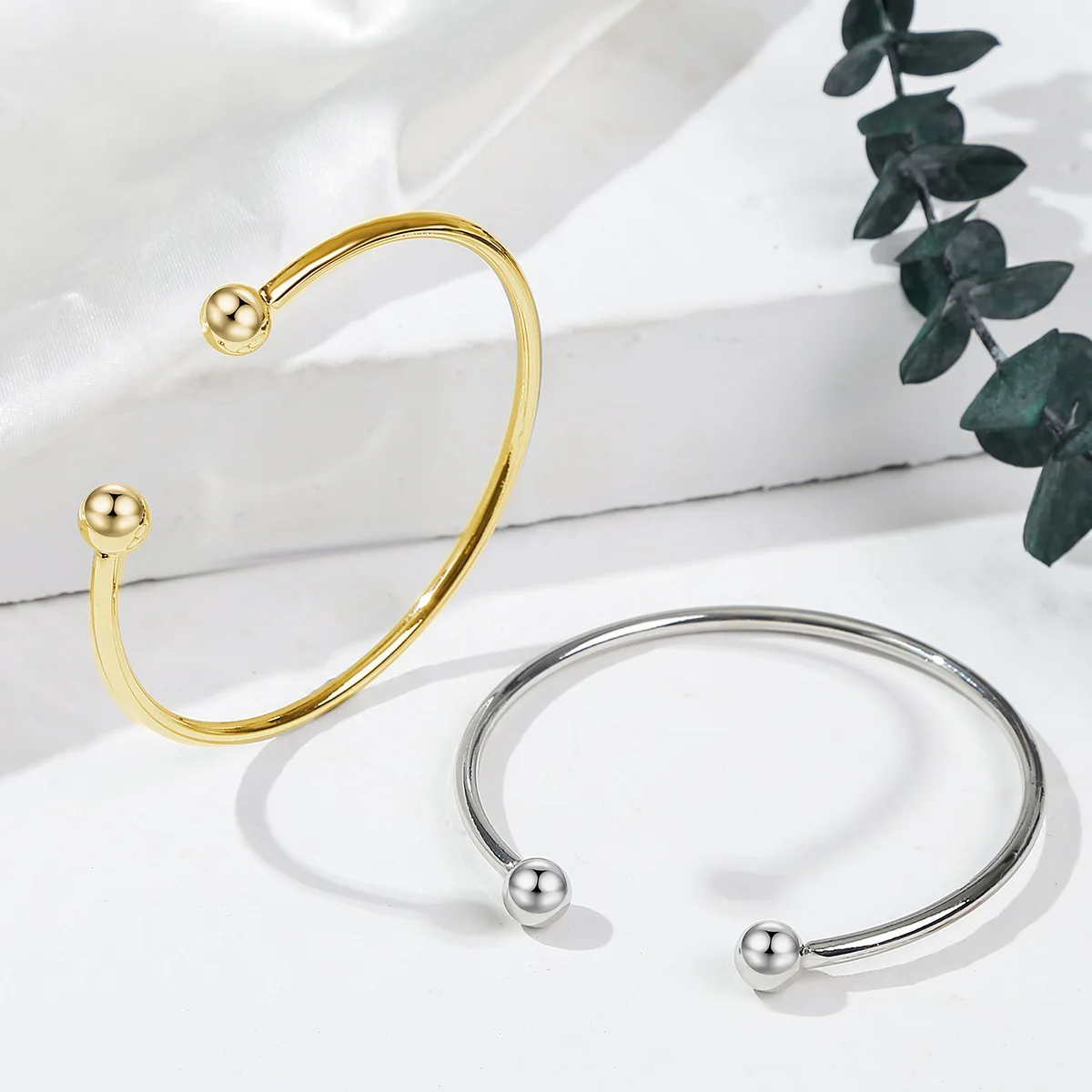 Popular Fashion Simple Personality Jewelry Ins Wind Both Ends Round Beads C-shaped Electroplating Bracelets for Women
Popular Fashion Simple Personality Jewelry Ins Wind Both Ends Round Beads C-shaped Electroplating Bracelets for Women
