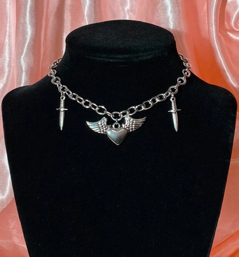 Gothic Wings Heart Charm Necklace For Men Women Fashion Punk Jewelry Dagger Pendant Choker Y2K Jewelry Accessories Gift 2022 New
Gothic Wings Heart Charm Necklace For Men Women Fashion Punk Jewelry Dagger Pendant Choker Y2K Jewelry Accessories Gift 2022 New