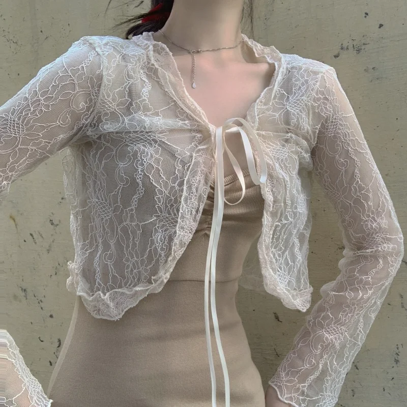2022 New Fashion Sexy V-neck Temperament Y2k Top Lace Shirt Spring and Autumn Lace Side Straps Slim Sunscreen Cardigan T-shirt
2022 New Fashion Sexy V-neck Temperament Y2k Top Lace Shirt Spring and Autumn Lace Side Straps Slim Sunscreen Cardigan T-shirt
