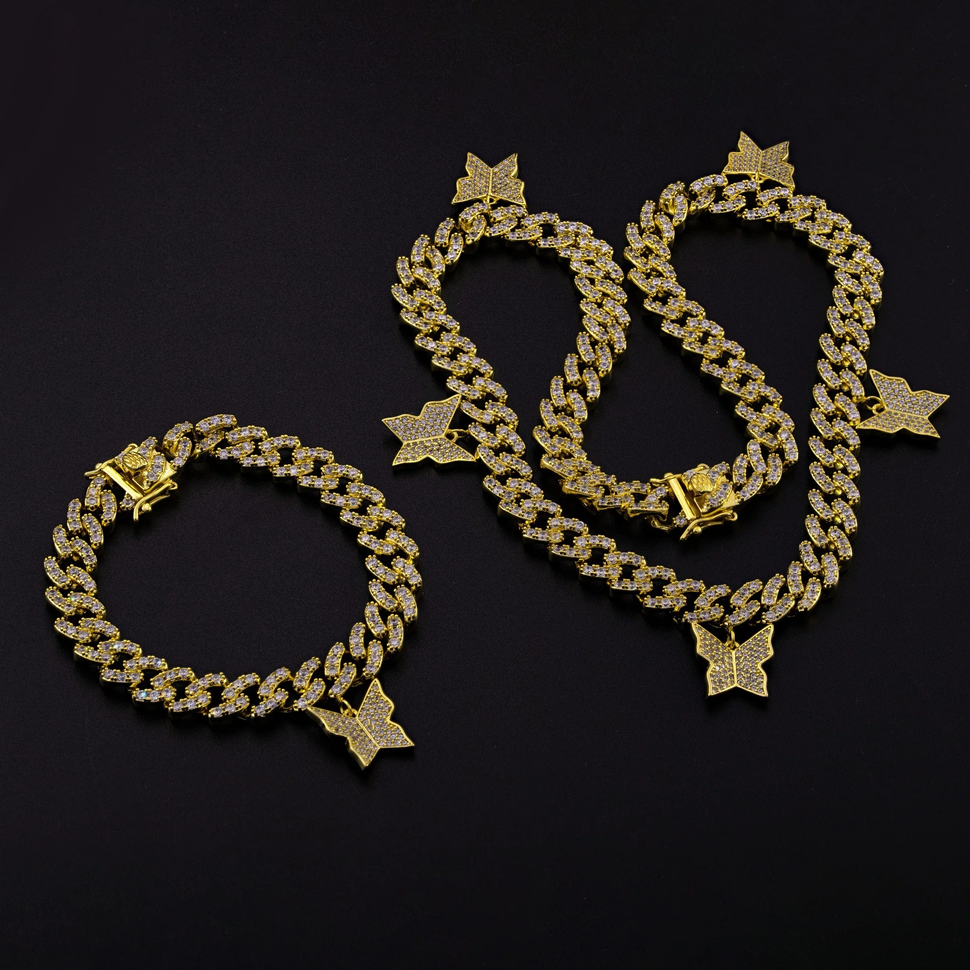 Цепочка Из кубинской цепи с фианитом 8 мм, 3 А
Цепочка Из кубинской цепи с фианитом 8 мм, 3 А