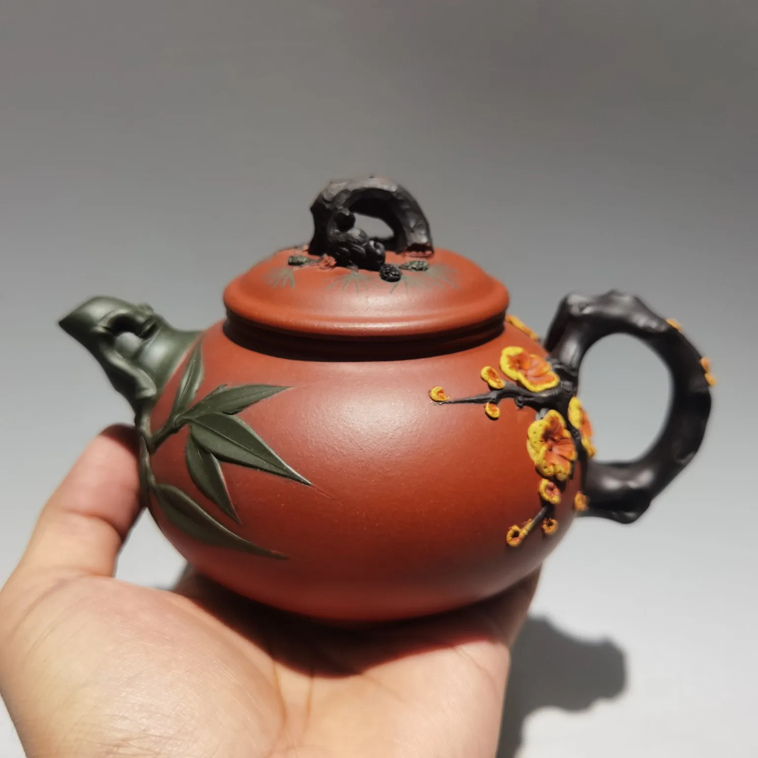 Керамика yixing zisha 7 дюймов, игольчатая сосновая слива, бамбуковый чайник, строительные украшения для офиса с красной глиной
Керамика yixing zisha 7 дюймов, игольчатая сосновая слива, бамбуковый чайник, строительные украшения для офиса с красной глиной