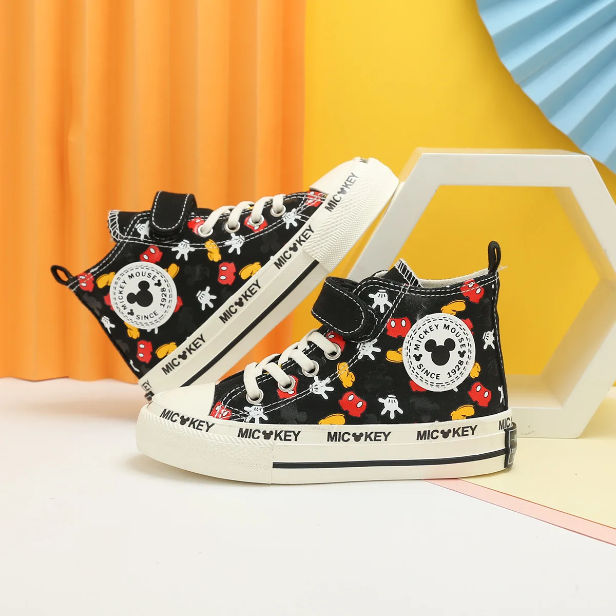 Disney children's cartoon Mickey Mouse non-slip soft sole casual shoes boys and girls sports shoes student running shoes
Disney children's cartoon Mickey Mouse non-slip soft sole casual shoes boys and girls sports shoes student running shoes