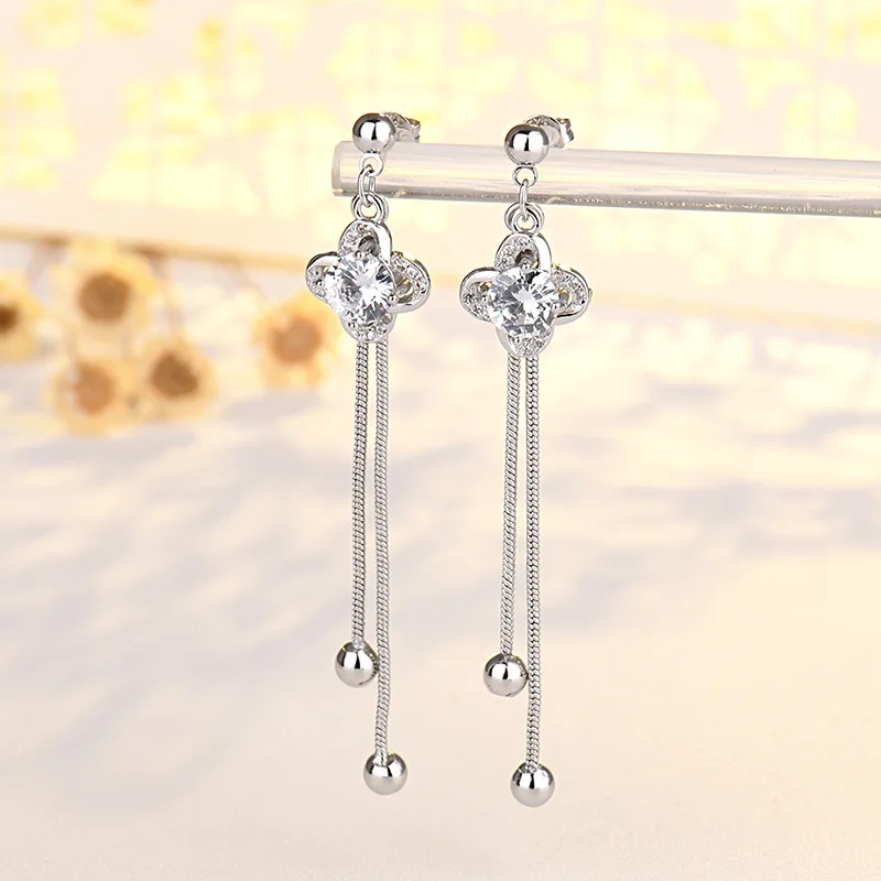 CARLIDANA Four Leaf Clover Earrings Female Accessories Long Tassel Drop Earrings For Women Beautiful Korean Fashion Jewelry Gift
CARLIDANA Four Leaf Clover Earrings Female Accessories Long Tassel Drop Earrings For Women Beautiful Korean Fashion Jewelry Gift
