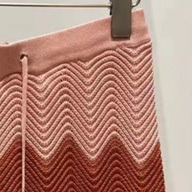 2023 Spring and Summer New Shorts Women Ruffled Knitted Wavy Striped High-waisted Shorts
2023 Spring and Summer New Shorts Women Ruffled Knitted Wavy Striped High-waisted Shorts