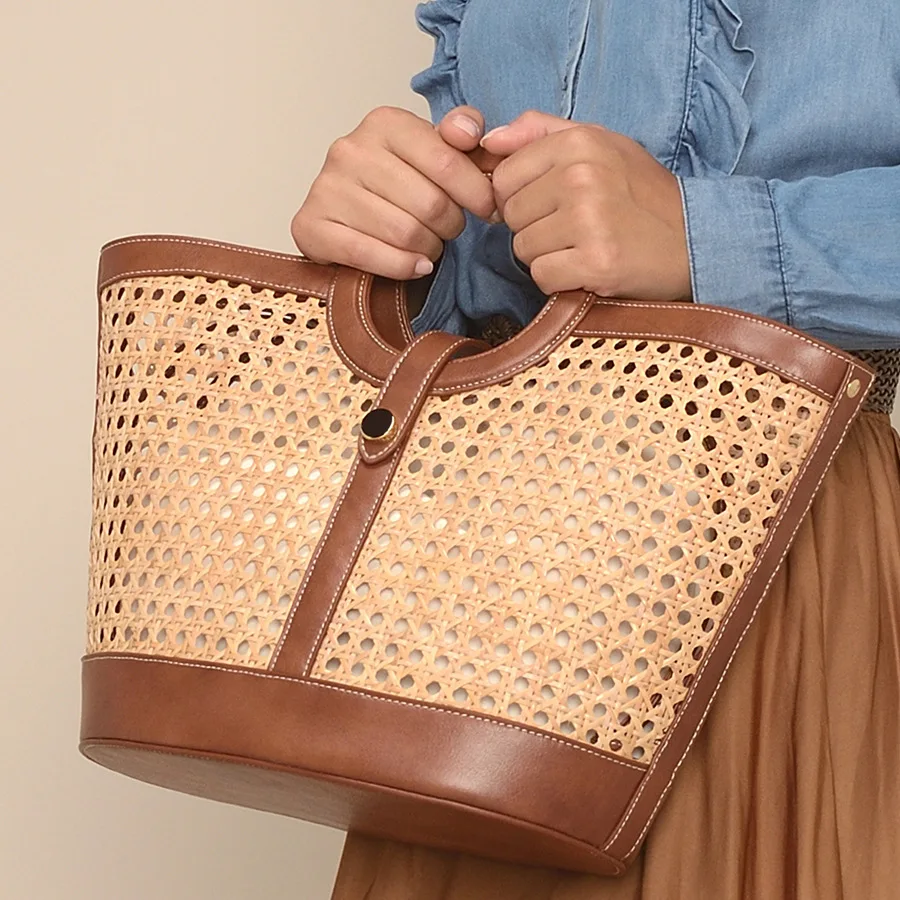 Designer Hollow Bucket Bag Faux Wicker Woven Women Handbags Luxury Pu Patchwork Shoulder Crossbody Bags Summer Beach Straw Bag
Designer Hollow Bucket Bag Faux Wicker Woven Women Handbags Luxury Pu Patchwork Shoulder Crossbody Bags Summer Beach Straw Bag