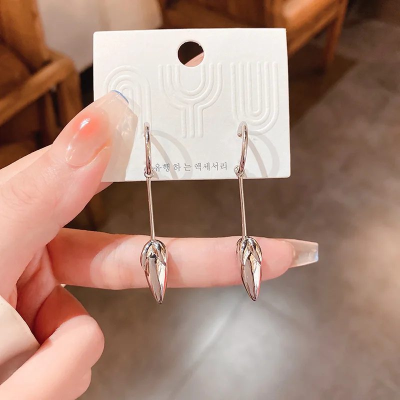 Silver Needle Cone Water Drop Flower Earrings Ins Style Simple And Versatile Net Red Fashion Temperament Personalized
Silver Needle Cone Water Drop Flower Earrings Ins Style Simple And Versatile Net Red Fashion Temperament Personalized