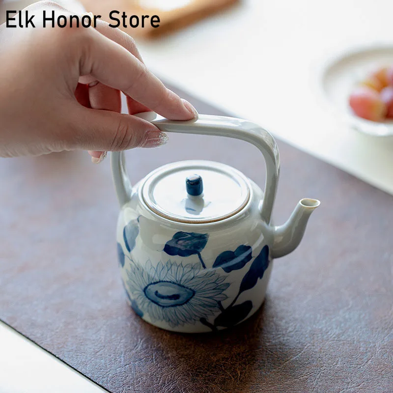 210ml Ancient Hand-painted Sunflower Art Ceramic Teapot Tea Brewer Small Loop-handled Pot With Filter Tea Pot Kung Fu Tea Kettle
210ml Ancient Hand-painted Sunflower Art Ceramic Teapot Tea Brewer Small Loop-handled Pot With Filter Tea Pot Kung Fu Tea Kettle