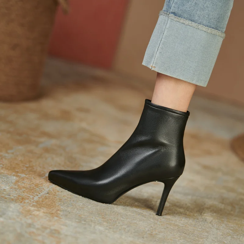 Женские ботинки на высокой шпильке до щиколотки, на молнии, из коровьей кожи
Женские ботинки на высокой шпильке до щиколотки, на молнии, из коровьей кожи