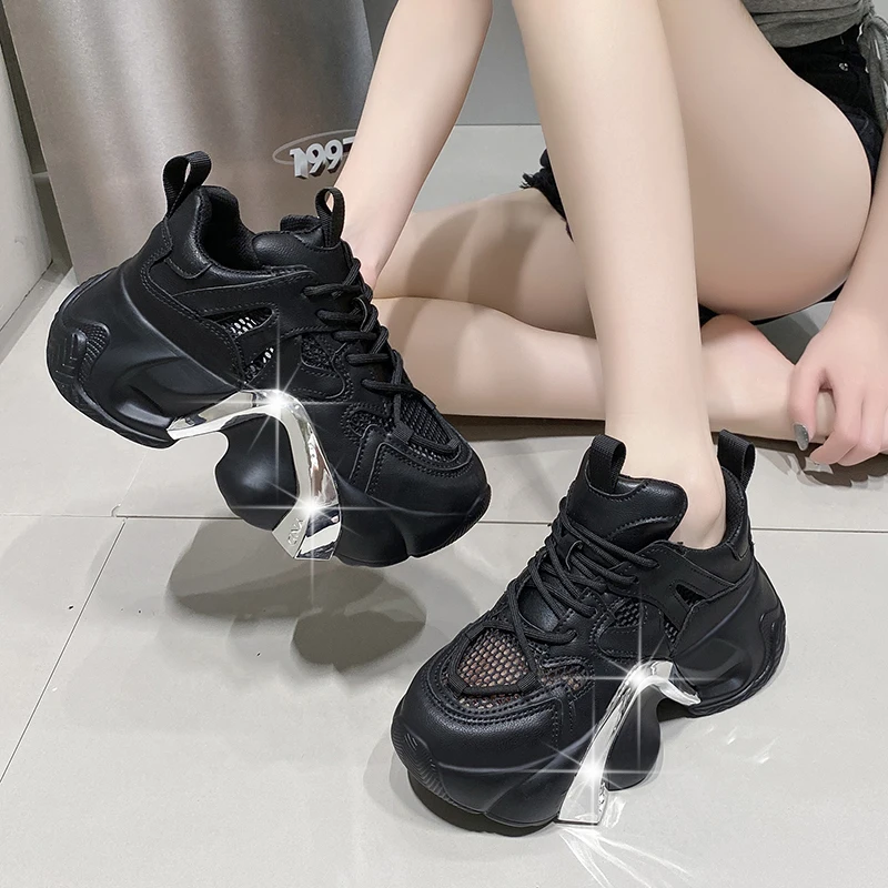 Женские кроссовки из дышащей сетчатой кожи, кроссовки на толстой подошве для бега, Повседневная дизайнерская спортивная обувь, лето 2023
Женские кроссовки из дышащей сетчатой кожи, кроссовки на толстой подошве для бега, Повседневная дизайнерская спортивная обувь, лето 2023