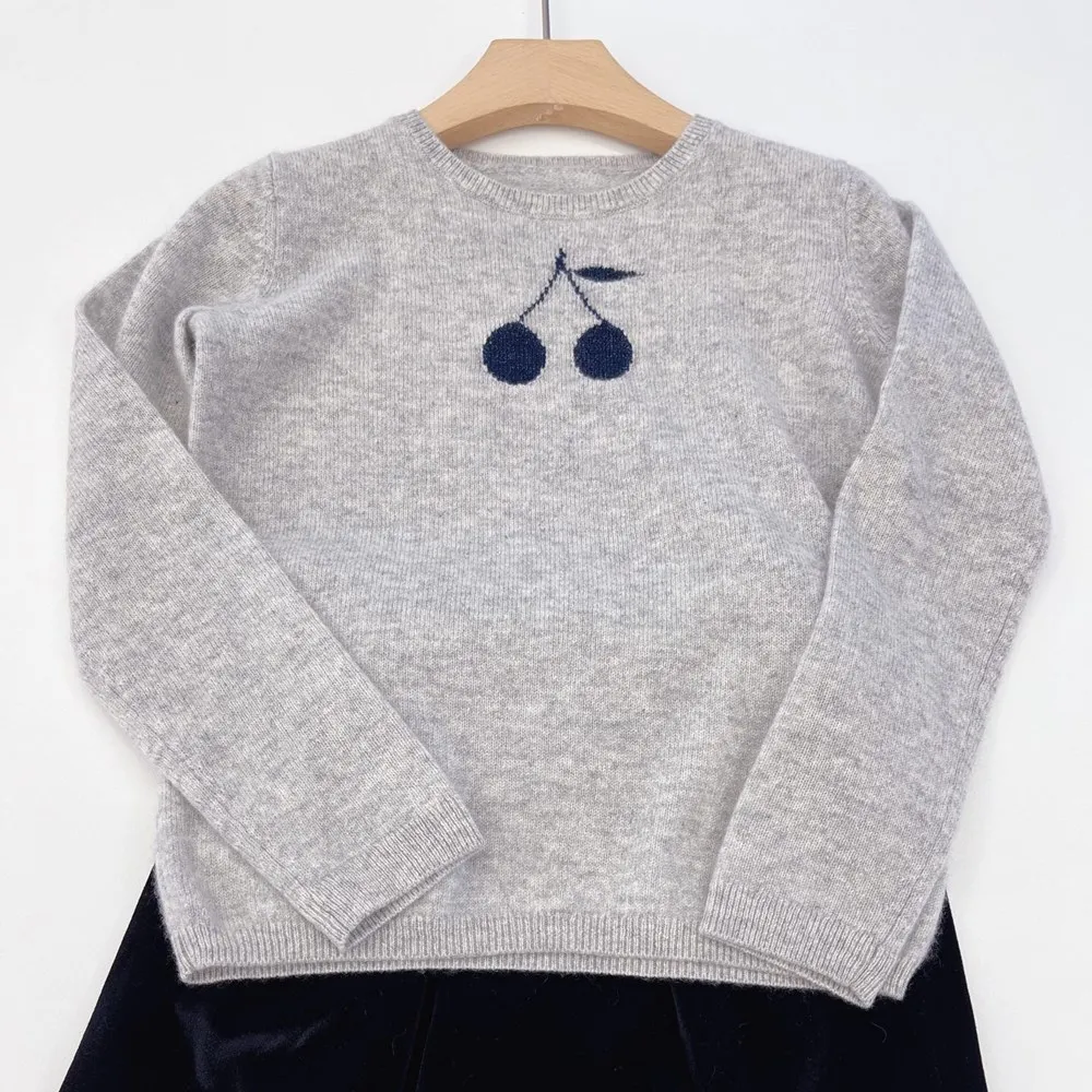 Одежда для маленьких девочек, детский вязаный свитер из 80% шерсти, мягкий свитер с вишневым узором, вязаный пуловер для девочек
Одежда для маленьких девочек, детский вязаный свитер из 80% шерсти, мягкий свитер с вишневым узором, вязаный пуловер для девочек
