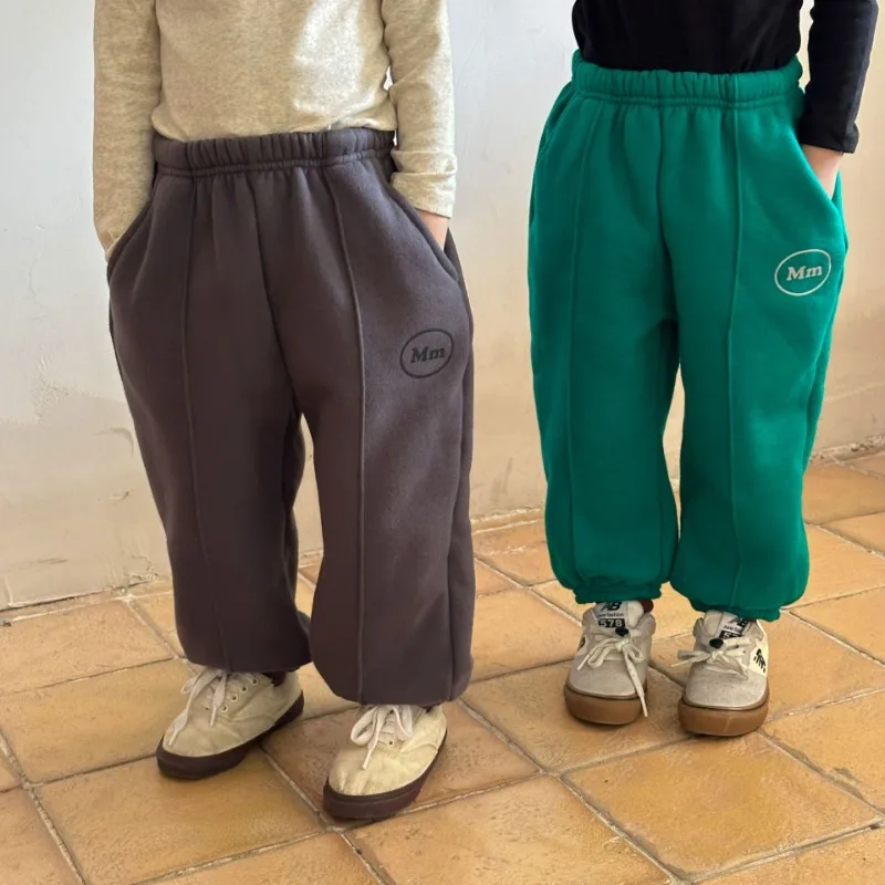 2023 Winter Letters thicken warm sports pants Boys and girls Fleece Lining loose sweatpants
2023 Winter Letters thicken warm sports pants Boys and girls Fleece Lining loose sweatpants