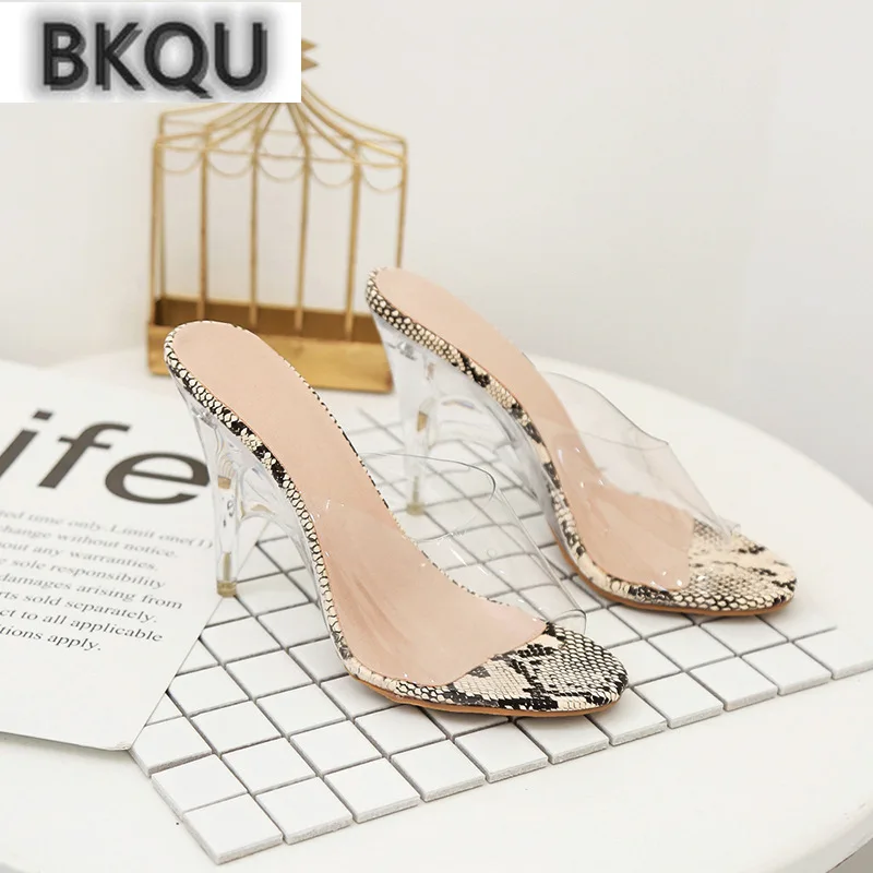 2022 summer new wedge heel crystal women's sandals metal high heels winding snake-shaped pointed toe stiletto sandals
2022 summer new wedge heel crystal women's sandals metal high heels winding snake-shaped pointed toe stiletto sandals