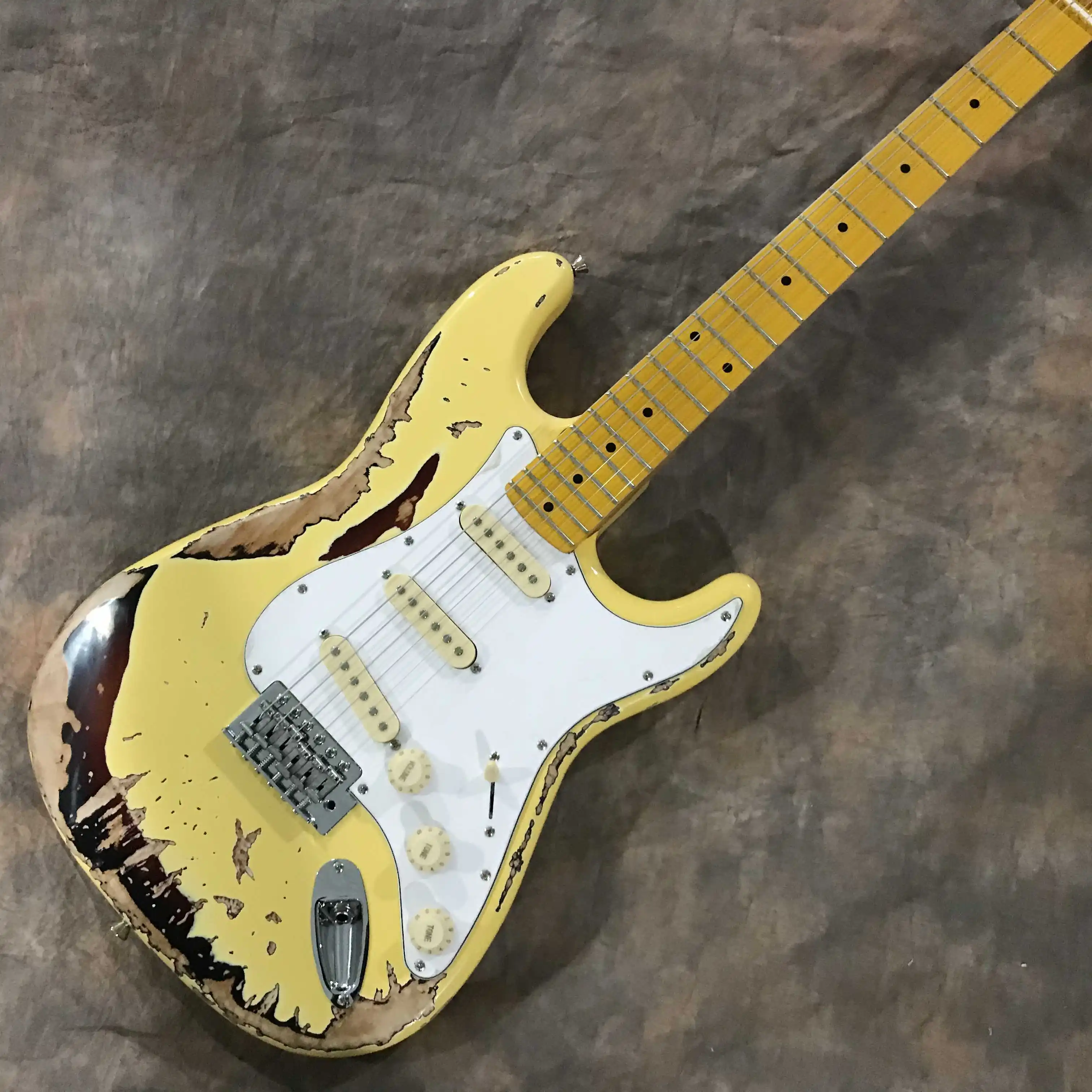 Free shipping,Yellow ,white patterns, do old, special-shaped, white decoration, electric guitar,2022 new pop, high-end custom
Free shipping,Yellow ,white patterns, do old, special-shaped, white decoration, electric guitar,2022 new pop, high-end custom