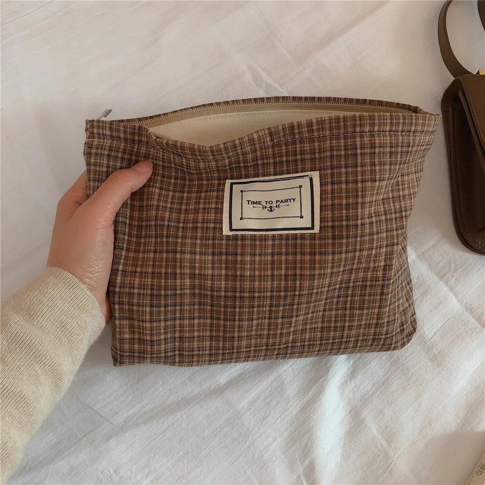 Large Capacity Zipper Vintage Warm Coffee Fine Checked Handbag Clutch Makeup Bag Artistic English Cotton Canvas Organizer Bag 
Large Capacity Zipper Vintage Warm Coffee Fine Checked Handbag Clutch Makeup Bag Artistic English Cotton Canvas Organizer Bag