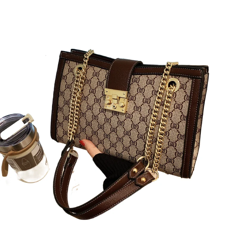 Fashion Womens Bag Luxury Designer Handbags New Trendy Large Volume Square Purses Retro Style Tote Handbag One-Shoulder Bag Girl
Fashion Womens Bag Luxury Designer Handbags New Trendy Large Volume Square Purses Retro Style Tote Handbag One-Shoulder Bag Girl