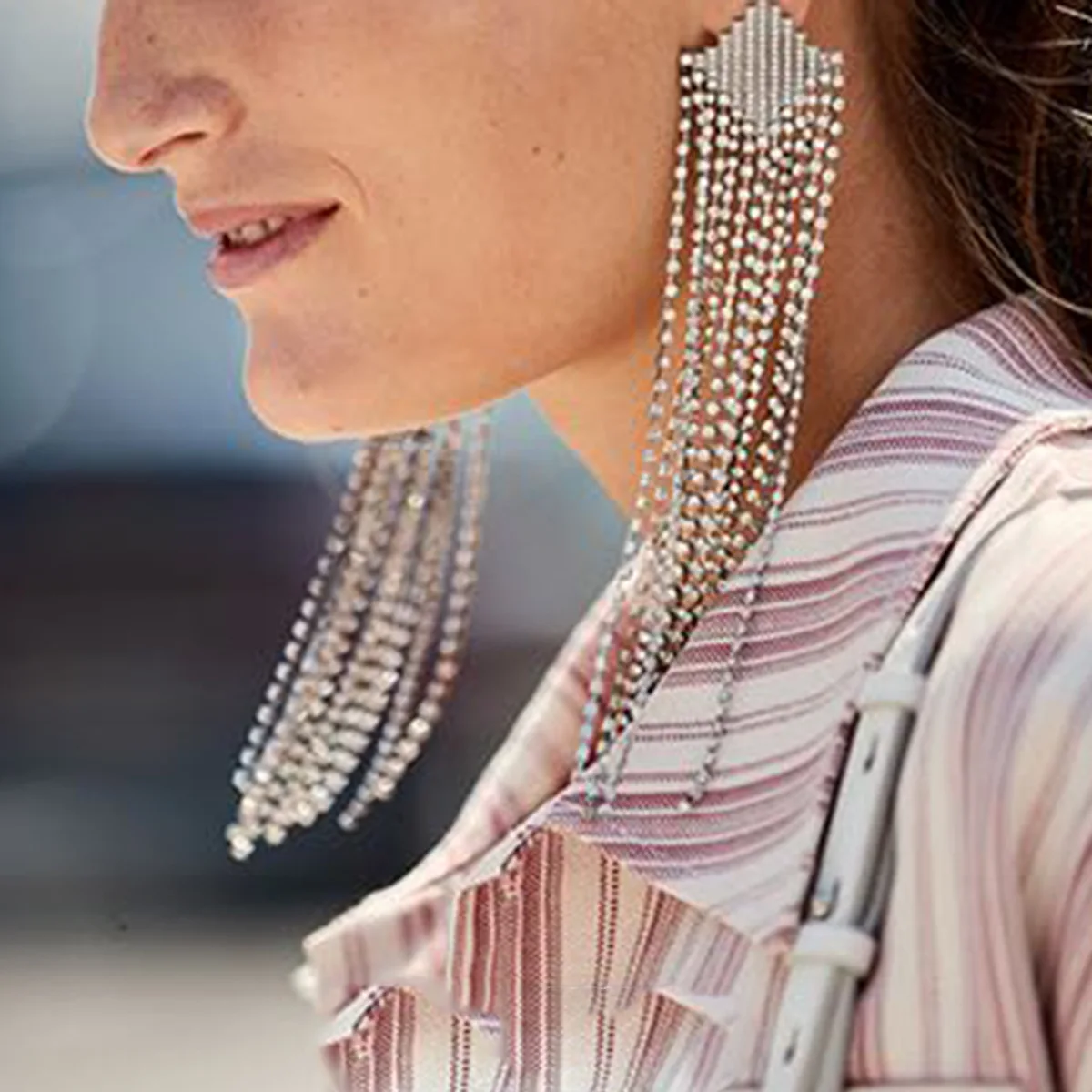 New Shiny Rhinestone Tassel Claw Chain Dangle Women's Earrings Dinner Party Wedding Accessories Fashion Luxury Statement Jewelry
New Shiny Rhinestone Tassel Claw Chain Dangle Women's Earrings Dinner Party Wedding Accessories Fashion Luxury Statement Jewelry