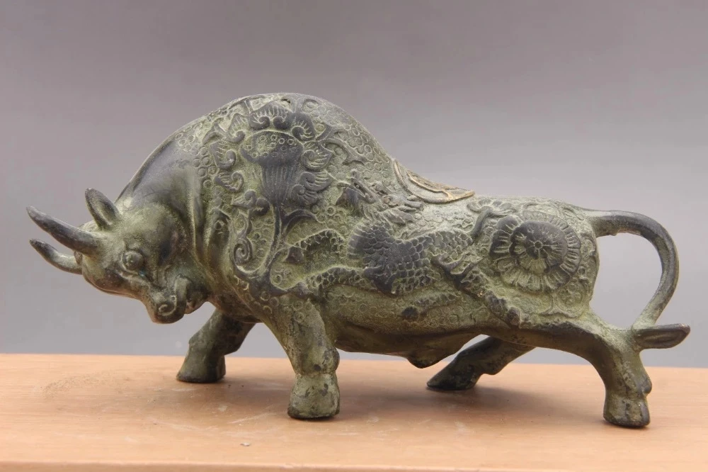 

Exquisite China bronze ware Hand Carved cattle statue