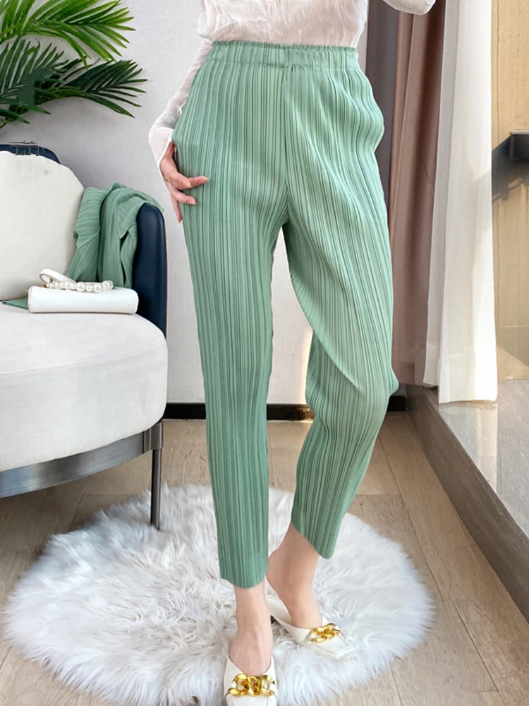 Miyake Pleated Pencil Pants For Women Pockets High Elastic High Waist Straight Causal Trousers 2022 New Autumn Female Fashion
Miyake Pleated Pencil Pants For Women Pockets High Elastic High Waist Straight Causal Trousers 2022 New Autumn Female Fashion