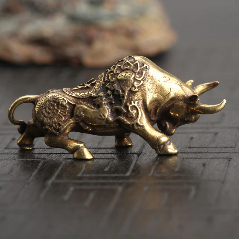 Bull Ornament Sculpture Copper Miniatures Bullfighting Statue Desk Decoration Pure Copper Handmade Pendant Home Desk Decor
Bull Ornament Sculpture Copper Miniatures Bullfighting Statue Desk Decoration Pure Copper Handmade Pendant Home Desk Decor