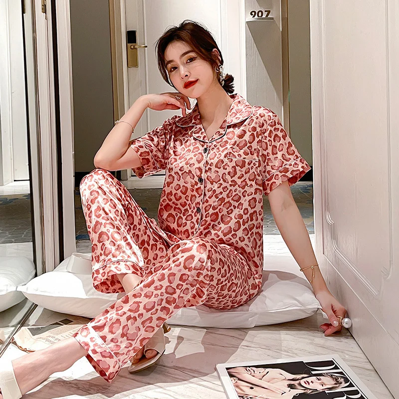 2023 Summer Women Pajamas Set Red Brown Leopard Print Sleepwear Female Short Sleeve Leisure Home Ice Silk Elastic Pants Nightwea
2023 Summer Women Pajamas Set Red Brown Leopard Print Sleepwear Female Short Sleeve Leisure Home Ice Silk Elastic Pants Nightwea