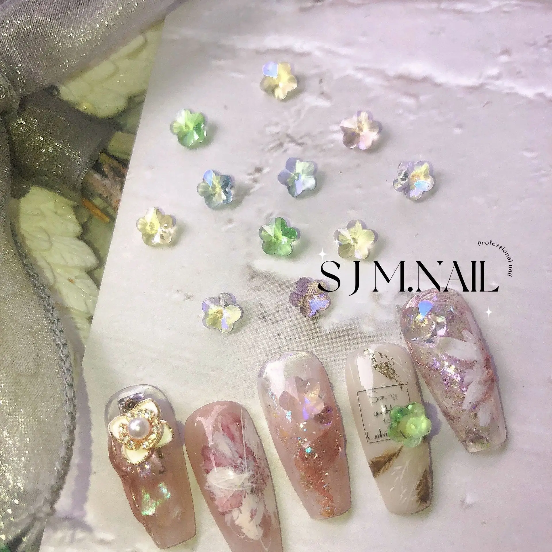 10pcs/Pack Plum Blossomk9 Glass Crystal For Nails 6*6mm 5 Petal-Flower Shaped Clear Rhinestone Anil Art Accessories DIY Nail Tip
10pcs/Pack Plum Blossomk9 Glass Crystal For Nails 6*6mm 5 Petal-Flower Shaped Clear Rhinestone Anil Art Accessories DIY Nail Tip