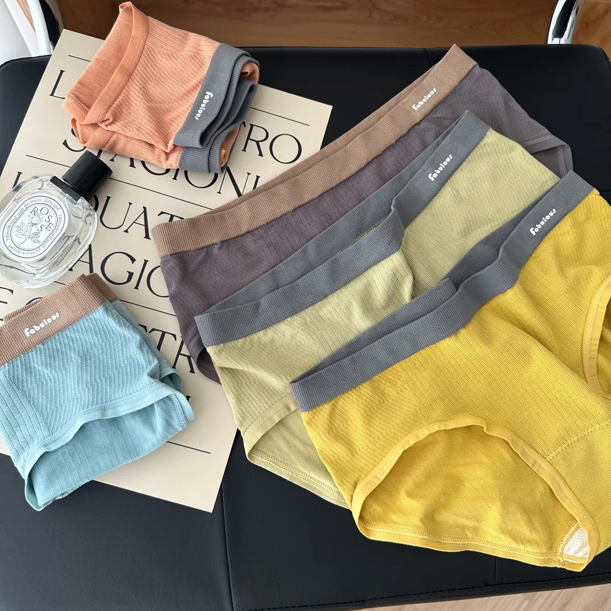 Traceless fashion Retro panties Women Breathable comfortable silk crotch waffle underpants simple Mid-rise lingerie NF2166
Traceless fashion Retro panties Women Breathable comfortable silk crotch waffle underpants simple Mid-rise lingerie NF2166