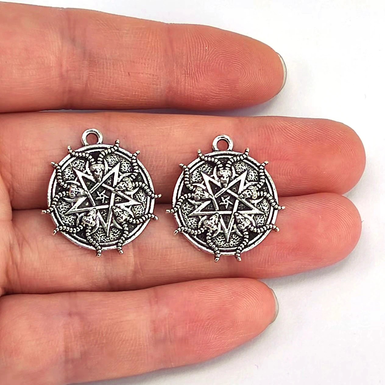 50pcs Pentagram Pan God Skull Gothic Pendant charm Satan Devil Mysterious DIY Jewelry Accessories
50pcs Pentagram Pan God Skull Gothic Pendant charm Satan Devil Mysterious DIY Jewelry Accessories