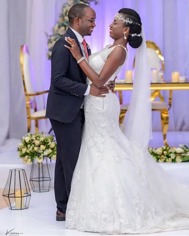 Beaded Charming Scoop White Lace Women Lace Wedding Dress Sleeveless Fitted Slim Mermaid Bridal Gown With Open Back
Beaded Charming Scoop White Lace Women Lace Wedding Dress Sleeveless Fitted Slim Mermaid Bridal Gown With Open Back