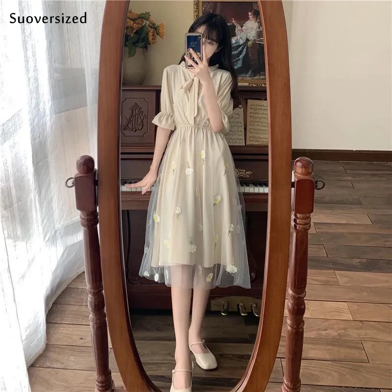 Женское ажурное платье средней длины, летнее платье с цветочной вышивкой и рукавом до локтя, элегантное платье для женщин 
Женское ажурное платье средней длины, летнее платье с цветочной вышивкой и рукавом до локтя, элегантное платье для женщин