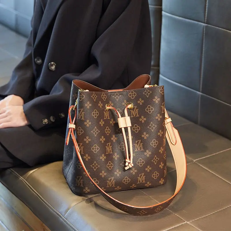 Fashion High Quality Shoulder Bucket Bag For Women Luxury Designer Handbag Soft Leather Tote Bags Monogram Crossbody Women's Bag
Fashion High Quality Shoulder Bucket Bag For Women Luxury Designer Handbag Soft Leather Tote Bags Monogram Crossbody Women's Bag