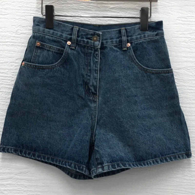 22 Summer Vintage High Waist Denim Wide Leg Shorts Women Trendy Gold Horsebit Zipper Denim Skirts Leisure Texture Pockets Shorts
22 Summer Vintage High Waist Denim Wide Leg Shorts Women Trendy Gold Horsebit Zipper Denim Skirts Leisure Texture Pockets Shorts