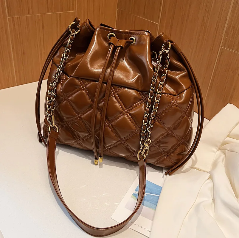 Просто универсальная вместительная сумка-мешок, однотонные сумки через плечо для женщин, модная сумка, модная сумка через плечо с цепочкой 
Просто универсальная вместительная сумка-мешок, однотонные сумки через плечо для женщин, модная сумка, модная сумка через плечо с цепочкой