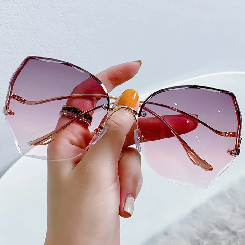 2022 New Sunglasses For Women Gradient Lens Trimmed Metal Rimless Irregular Glasses Retro Trend Wild Riding Driving Sunglasses
2022 New Sunglasses For Women Gradient Lens Trimmed Metal Rimless Irregular Glasses Retro Trend Wild Riding Driving Sunglasses