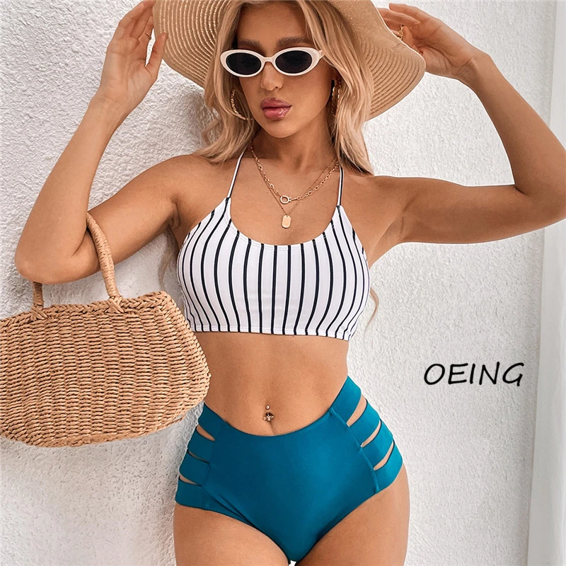 Женский красный летний купальник в полоску 
Женский красный летний купальник в полоску