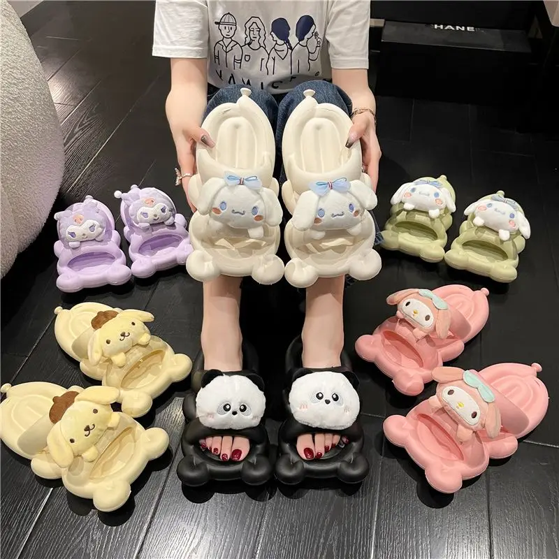 Sanrios Kawaii Anime Kuromi My Melody Cinnamoroll Симпатичные Мультяшные кукольные Тапочки женские летние новые сандалии на толстой подошве тапочки подарок
Sanrios Kawaii Anime Kuromi My Melody Cinnamoroll Симпатичные Мультяшные кукольные Тапочки женские летние новые сандалии на толстой подошве тапочки подарок