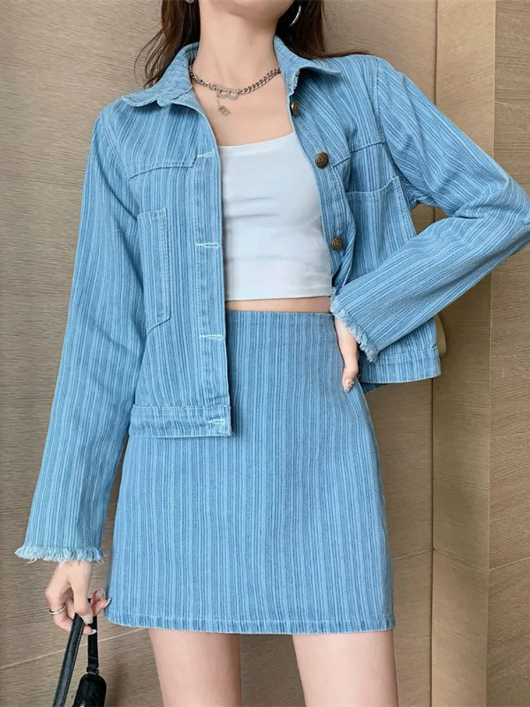 New Spring Fashion Streetwear Denim 2 Piece Set Women Jacket Coat + High Waist Skirt Suits Vertical Stripes Jean Two-piece Sets
New Spring Fashion Streetwear Denim 2 Piece Set Women Jacket Coat + High Waist Skirt Suits Vertical Stripes Jean Two-piece Sets