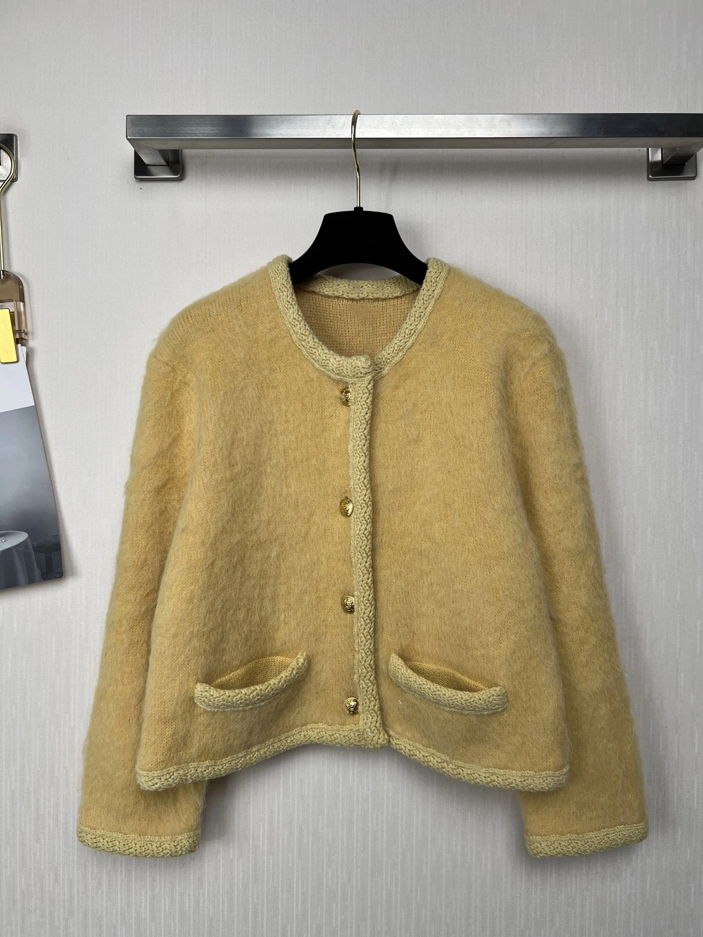 2022 New Autumn Mohair Wool Cardigan Knitted Coat Sweet Vintage High Quality Chic Single Breasted Tops Runway Designer Outwear
2022 New Autumn Mohair Wool Cardigan Knitted Coat Sweet Vintage High Quality Chic Single Breasted Tops Runway Designer Outwear