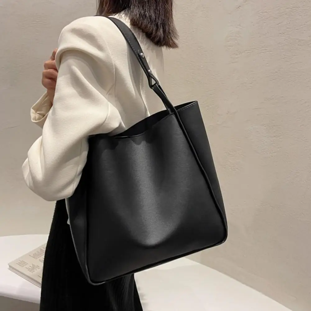 Beautiful Women Bucket Bag Solid Color Casual Ladies Single Shoulder Bag Luxury Women Single Shoulder Bag Commuting Use
Beautiful Women Bucket Bag Solid Color Casual Ladies Single Shoulder Bag Luxury Women Single Shoulder Bag Commuting Use