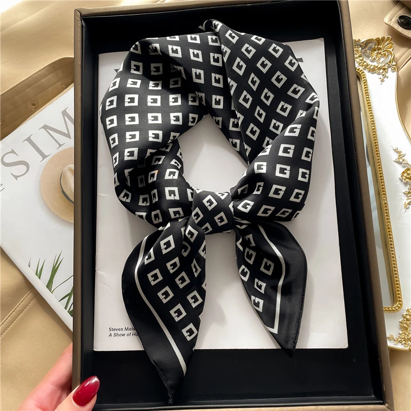 

Роскошный брендовый атласный Шелковый квадратный шарф с буквенным принтом для женщин повязка для волос ленточный шейный галстук бандана женский платок шаль накидка на запястье